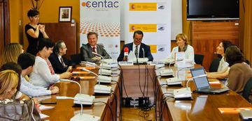 Foto de la presentaci&oacute;n de la gu&iacute;a