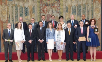Su Majestad la Reina junto a los premiados y autoridades. &copy; Casa de S.M. el Rey.