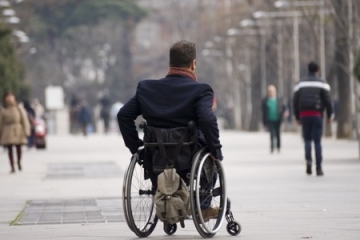 Usuario de silla de ruedas