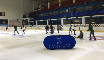 Fotografía de la actividad de patinaje sobre hielo adaptado