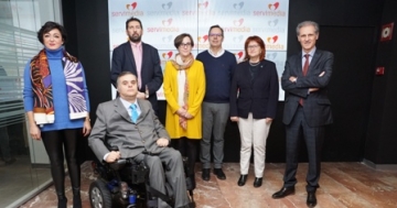 Foto de familia de la mesa redonda celebrada en torno a los cursos MOOC sobre dise&ntilde;o universal