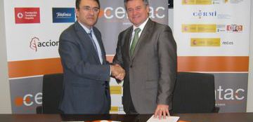 Foto de la firma del convenio entre CENTAC y Fundaci&oacute;n ASTIC