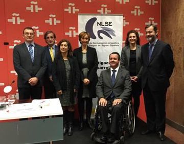 Foto de familia de la firma del convenio entre el Instituto Cervantes y el CNLSE