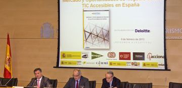 Foto de la presentaci&oacute;n del informe