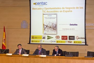 Foto de la presentaci&oacute;n del informe